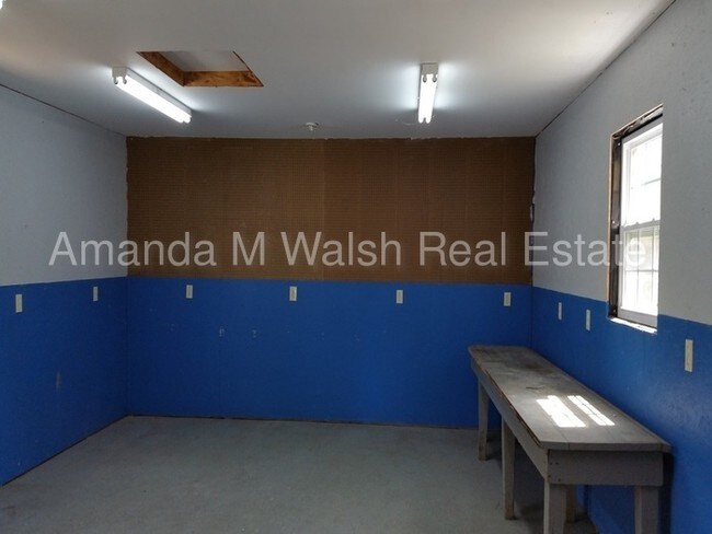 Building Photo - 302 Pine Grove Ave