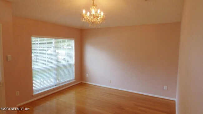 Building Photo - 2037 Hollington Dr