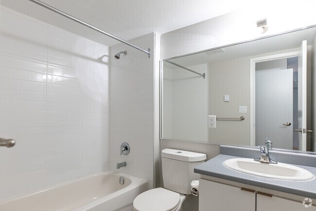 1 chambre, 1 salle de bain - 58 m² - Salle de bain - Riverside Tower