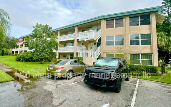 Building Photo - 445 32nd Ave N