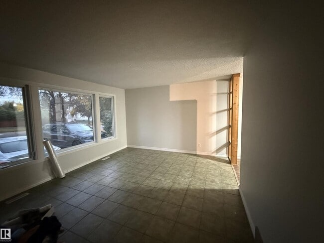 Building Photo - 9607-9692 92 St