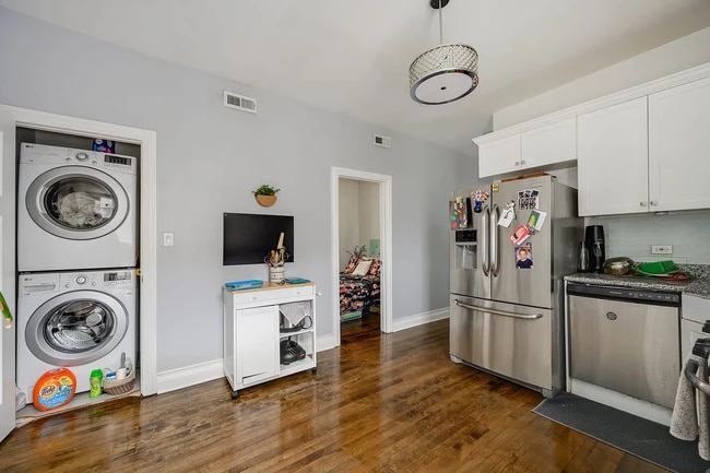 Foto del edificio - 3244 N Hamlin Ave