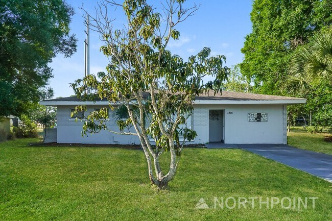 Foto del edificio - Alluring  Single Family Home | 3 BR/2BA | Front and Backyard!