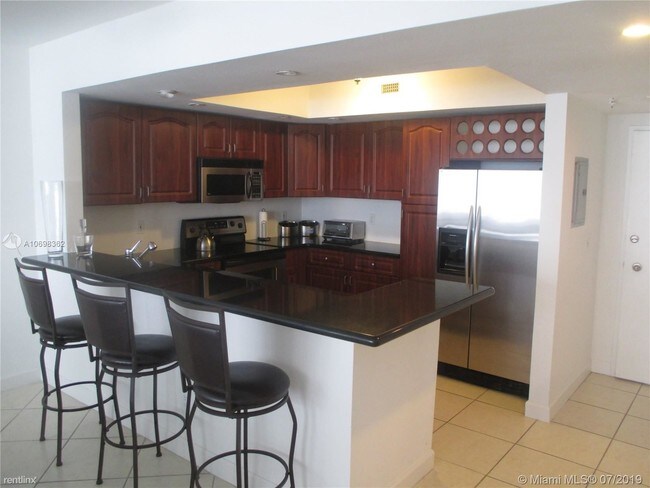 Building Photo - 2 br, 2 bath  - 5600 Collins Ave # 7