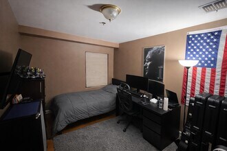 Building Photo - 721 6th St