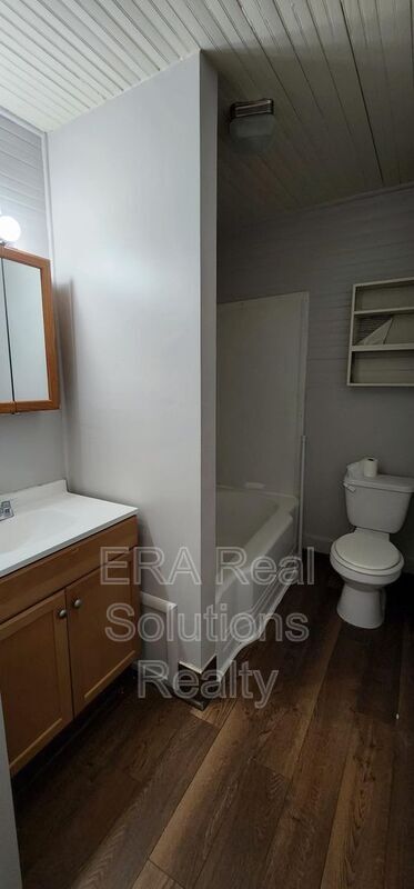 Foto del edificio - 204 W Main St