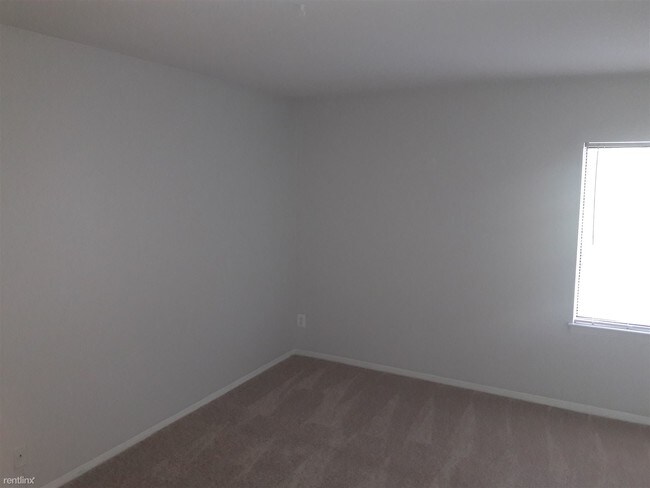 Foto del edificio - 11204 Cherry Hill Rd