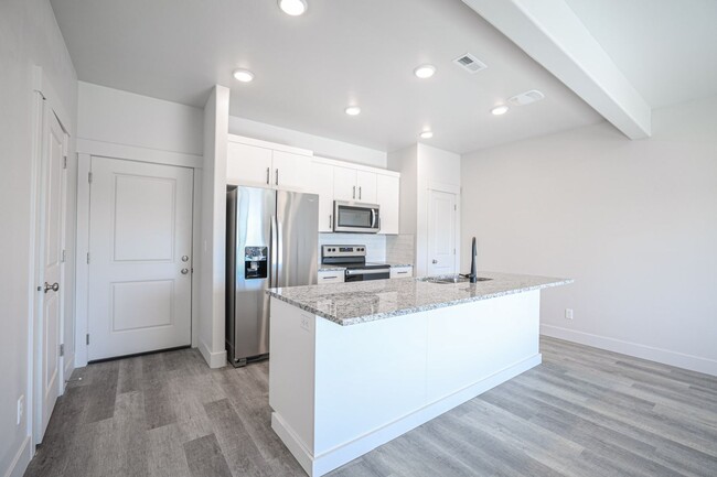 Foto del edificio - BEAUTIFUL NEW TOWNHOUSE FOR RENT IN REXBURG!