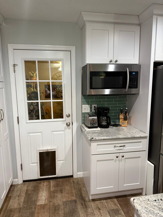 Entrada al garaje - 7217 Quail Woods Rd