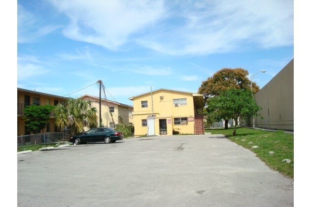 Building Photo - 584 NW 65th St