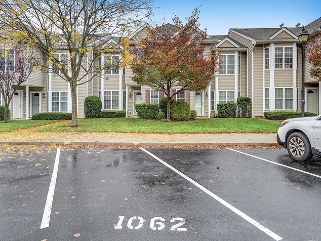 Building Photo - 1062 Savoy Dr