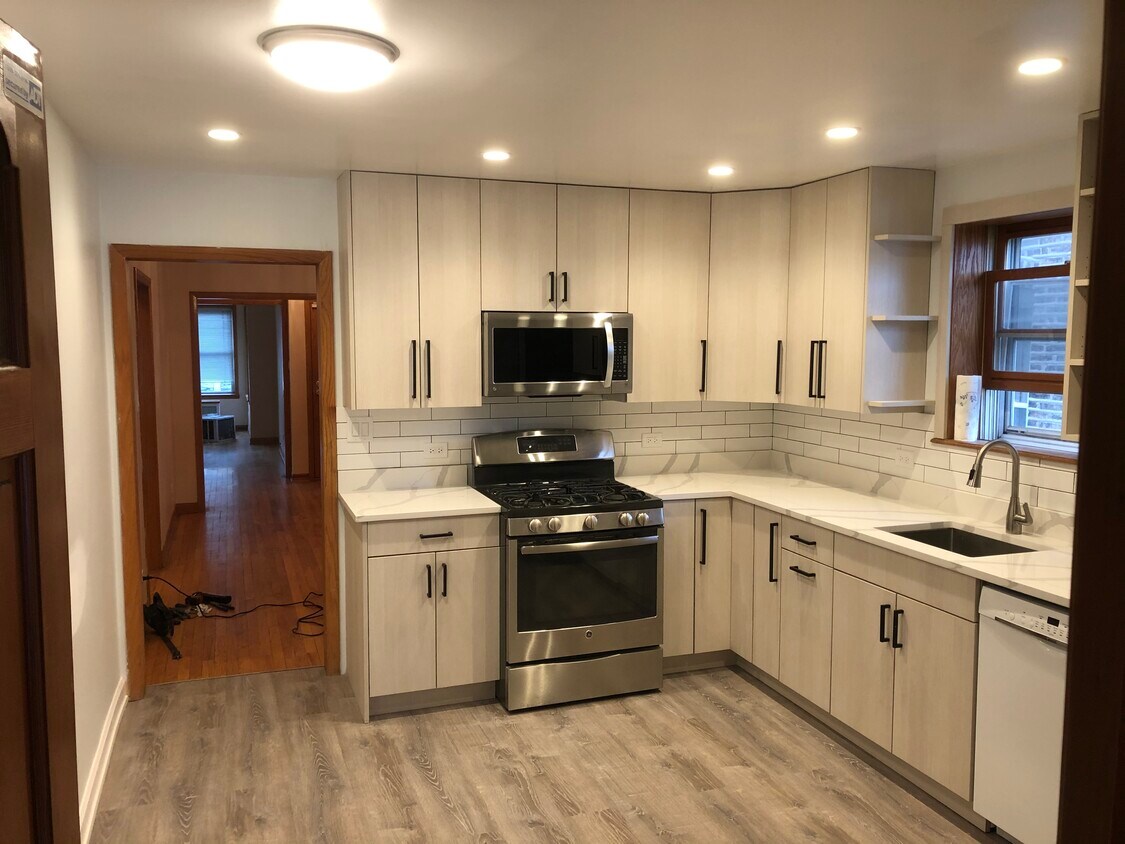 Foto principal - 4729 N Kedvale Ave