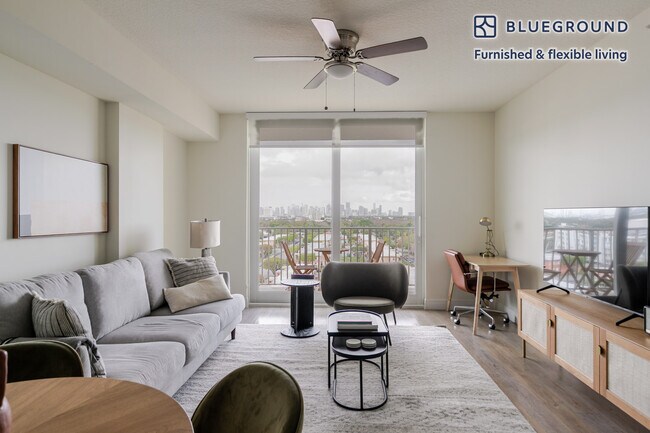 Foto del edificio - 987 SW 37th Ave