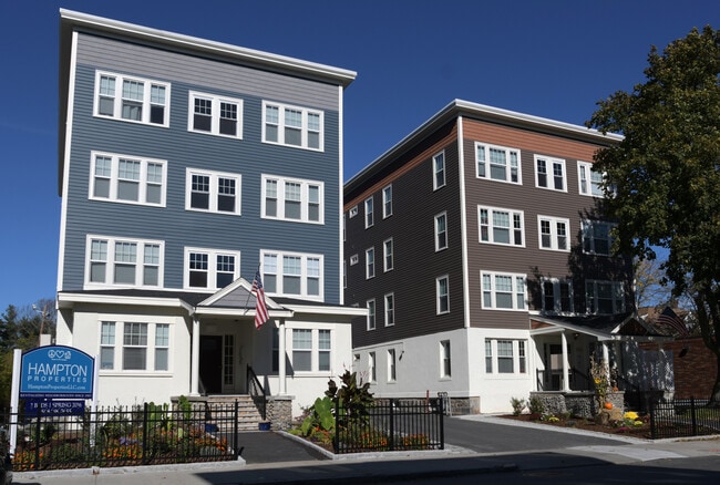 Building Photo - 113 Elm St