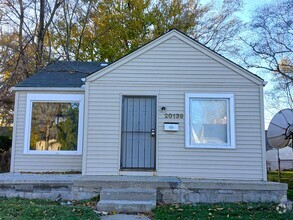 Building Photo - 20139 Pinehurst St