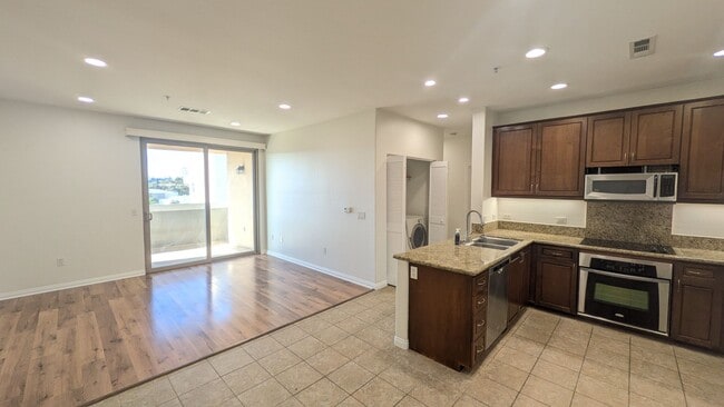 Foto del edificio - Carmel Valley Condo - Coming Soon!