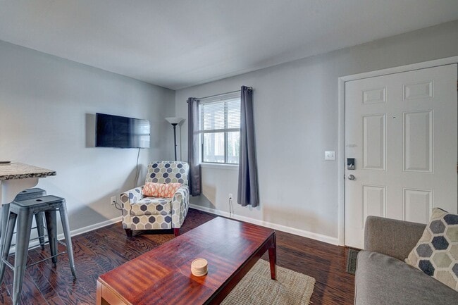 Building Photo - 1 bedroom 1 Bath Beside UNCW