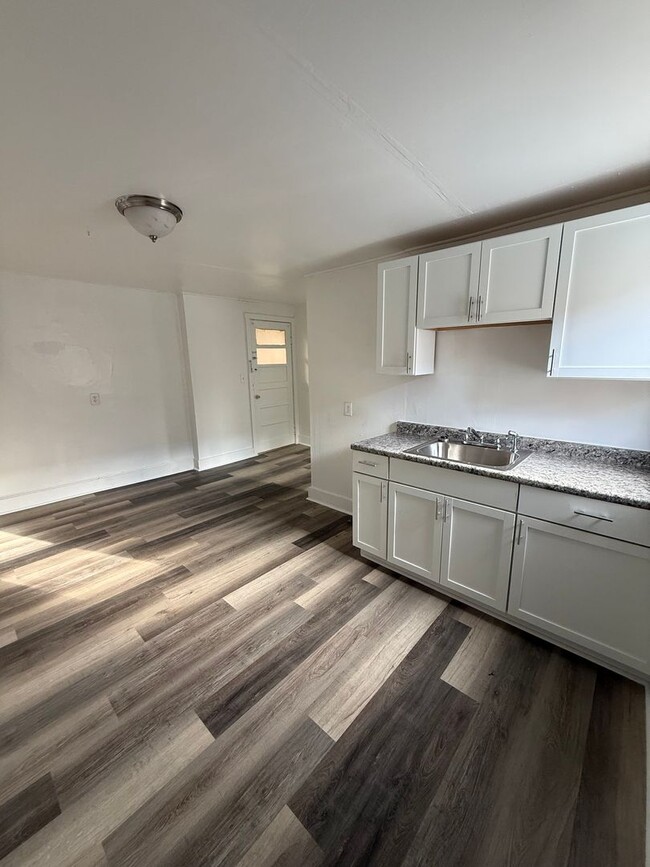 Building Photo - 124 S Chillicothe St