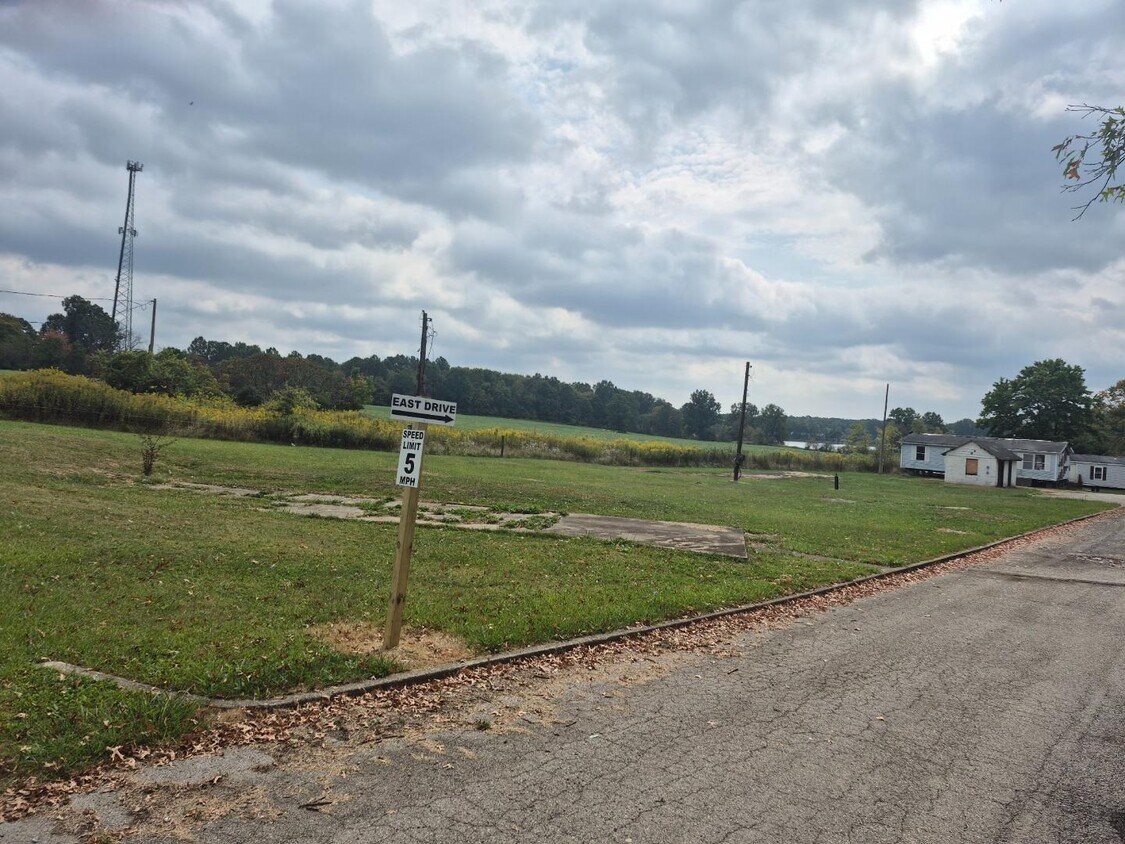 Foto del edificio - 6633 McCartney Rd