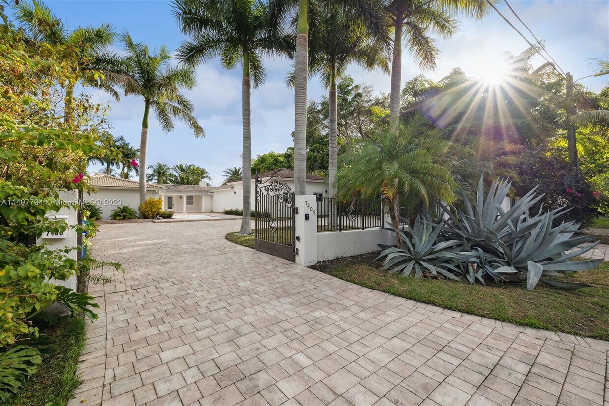 Foto principal - 7405 Belle Meade Blvd