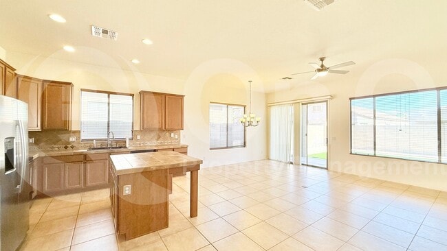 Building Photo - 3027 W Cottonwood Ln