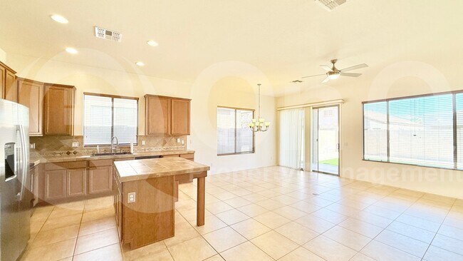 Foto del edificio - 3027 W Cottonwood Ln