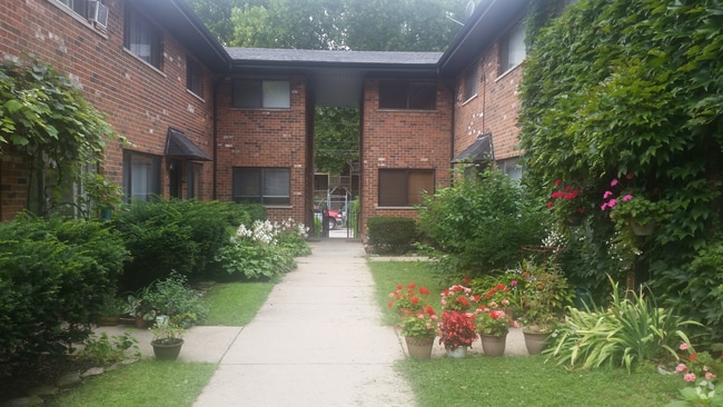 Building Photo - 5440 S Kimbark Ave