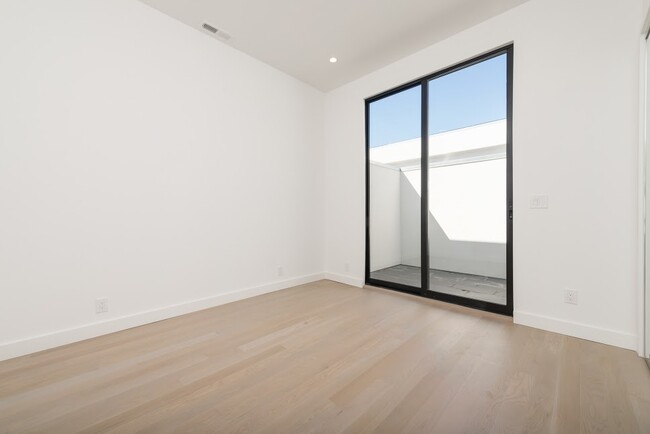 Building Photo - 435 Duboce Ave