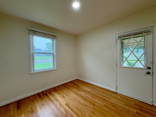 Foto del edificio - Charming 2 Bedroom/1 Bathroom Home at Laur...