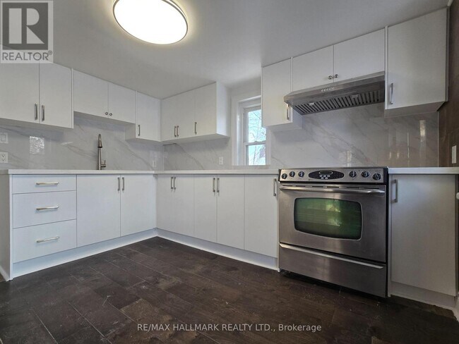 Photo du bâtiment - 22156 Leslie St