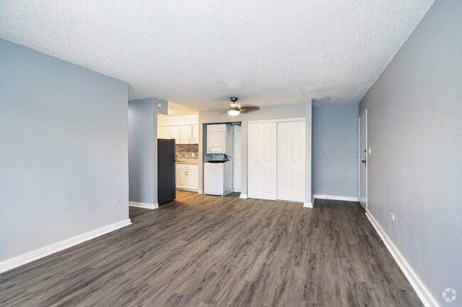 2BR, 1BA - 800SF - Living Room - Sierra Vista