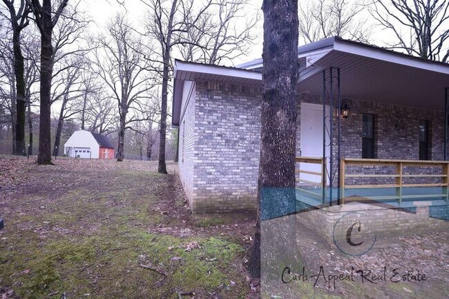 Foto del edificio - Move in special $500!! Beautifully renovated 1 bed / 1 bath duplex in a great neighborhood!!