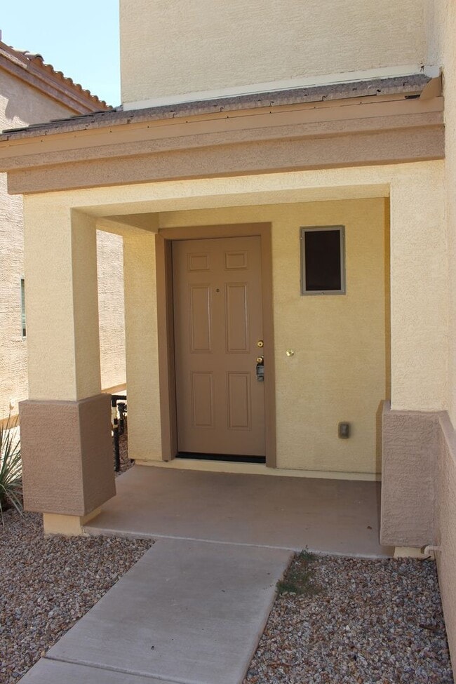 Building Photo - 4 bed 2.5 bath Magic Ranch Home