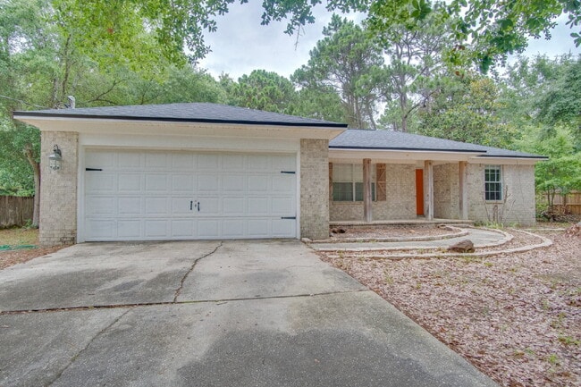 Building Photo - Navarre 3BR/2BA Home Near Beaches & Hurlburt Field with Updated Kitchen, Split Floor Plan & Spaci...
