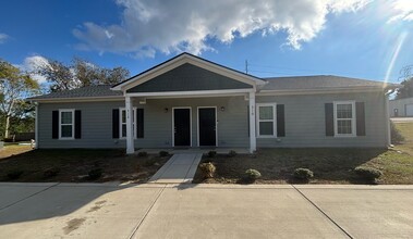 Building Photo - 312 E Jenkins St