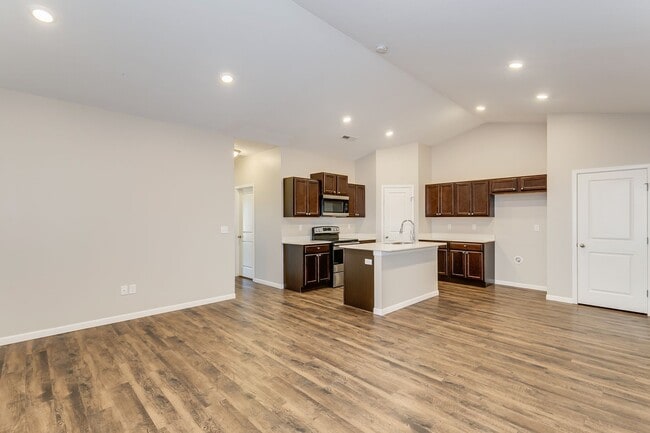 Building Photo - Large Duplex in Maize