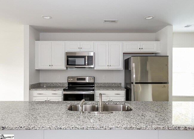 Foto del edificio - 476 Thomas Aly