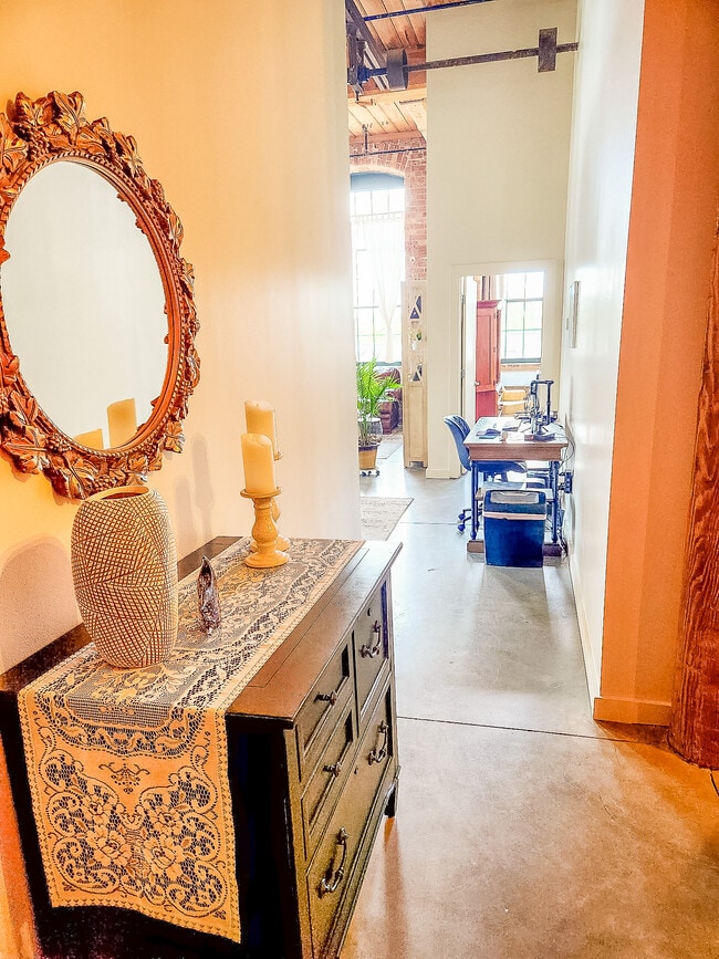 Building Photo - 328 Mills Ave