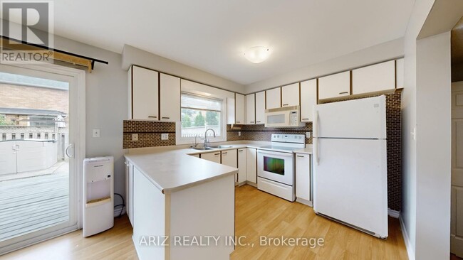 Building Photo - 3360 Scotch Pine Gate