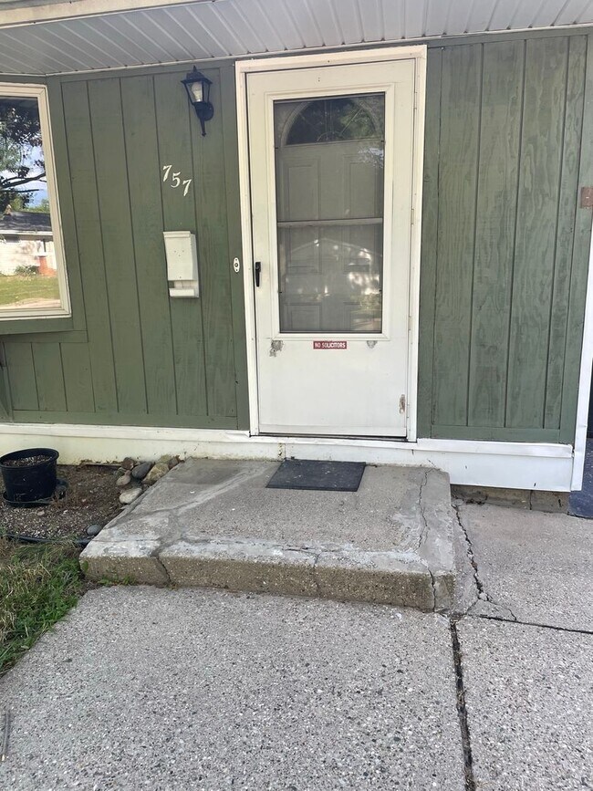 Building Photo - Three Bedroom Ranch Available for Rent!