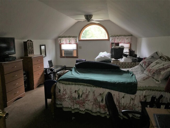 Foto del edificio - 252 Greenfield Ave