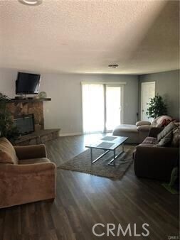 Foto del edificio - 16293 Pepper Tree Dr