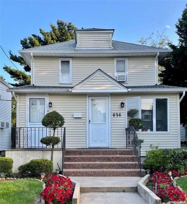 Foto del edificio - 626 Stewart Ave