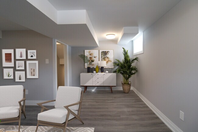 Photo du bâtiment - 3 Bedroom Lower Level Unit – All Utilities & Parking Included – $2,149/month
