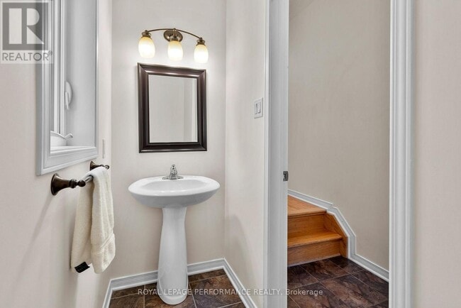 Building Photo - 287 Meilleur Private