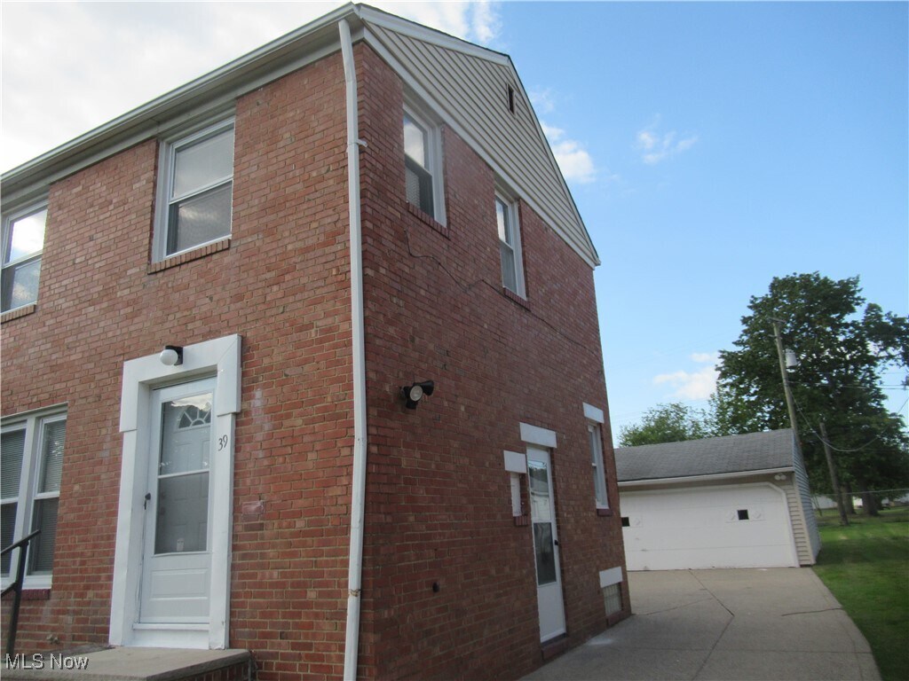 39 Eldred Ave Bedford, OH 44146 – photo 2