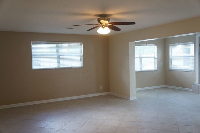 Foto del edificio - 3 BEDROOMS/2 BATHS - ORMOND BEACH POOL HOME