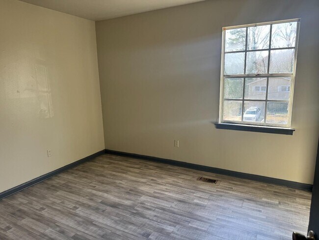 Building Photo - 908 Redstone Ln