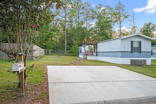 Building Photo - 25270 Pompano Dr