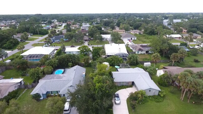Foto del edificio - 433 Rheine Rd NW